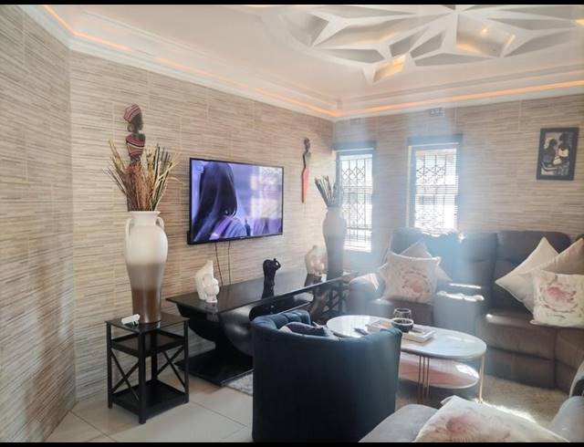 5 BEDROOM HOUSE FOR SALE IN WELBEDACHT